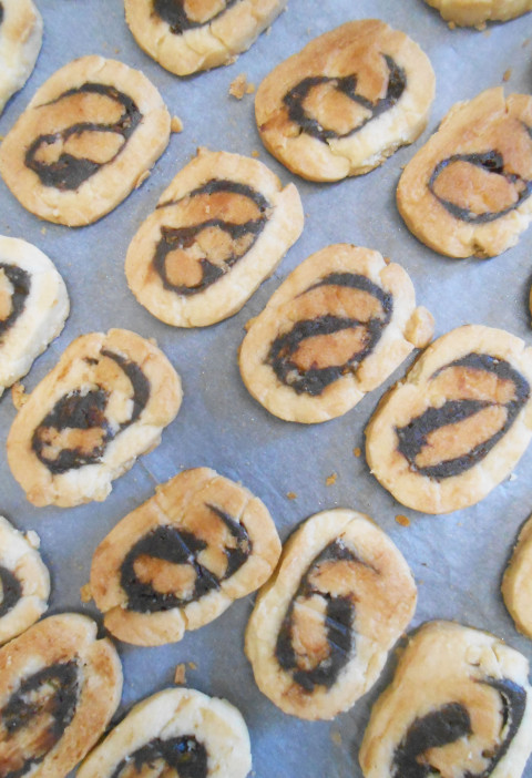 vegan dates and cocoa swirl cookies